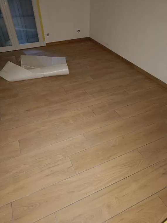 Comment poser un parquet flottant dans une chambre ?, Marseille, H.S. 2C